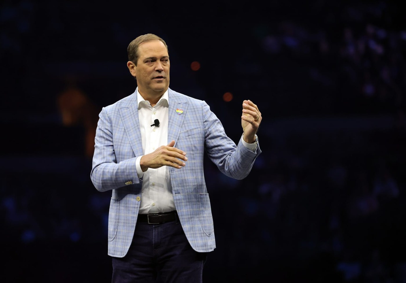 Cisco's stock drops despite earnings, revenue beat