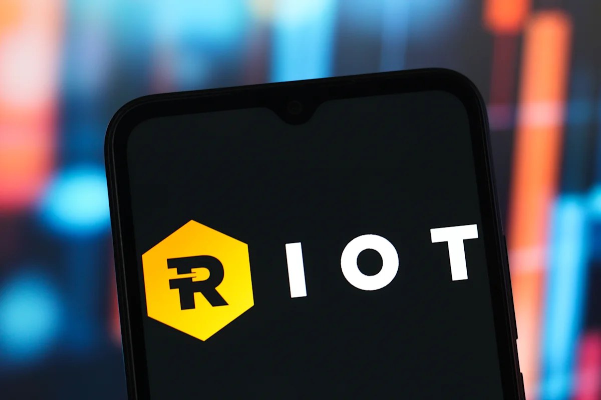 Riot Platforms stock surges on $9.1 billion data center deal with Anthropic