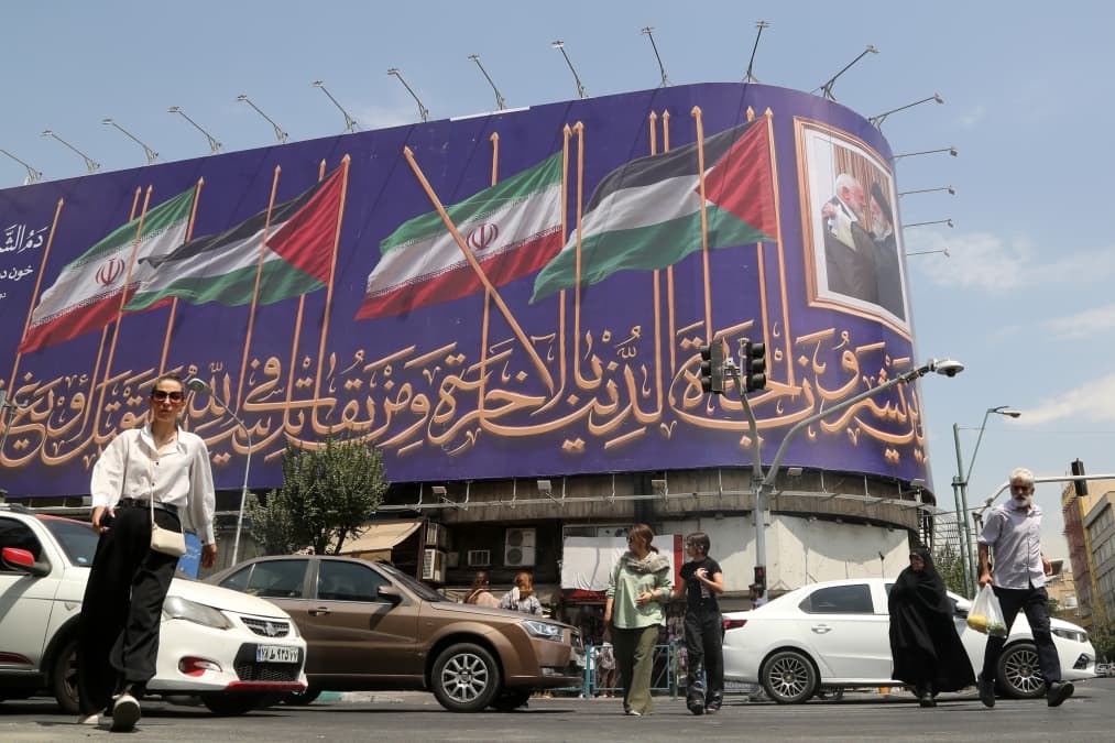 Trump signals shift to economic pressure as Iran hardens stance over Strait of Hormuz