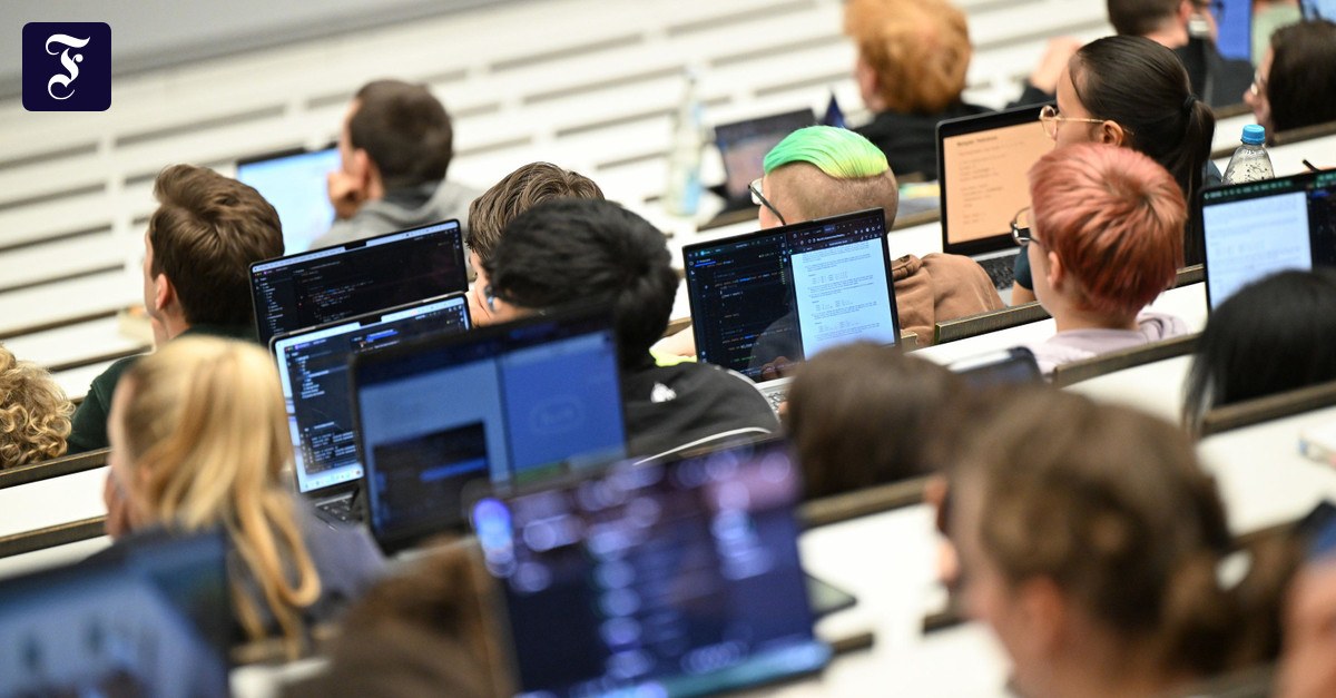 Wandel in der Bildung: Warum ein Informatikstudium im KI-Zeitalter wichtiger wird