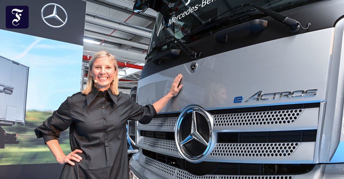 Daimler Truck: Trucks mit Sonne und Gewitterwolken
