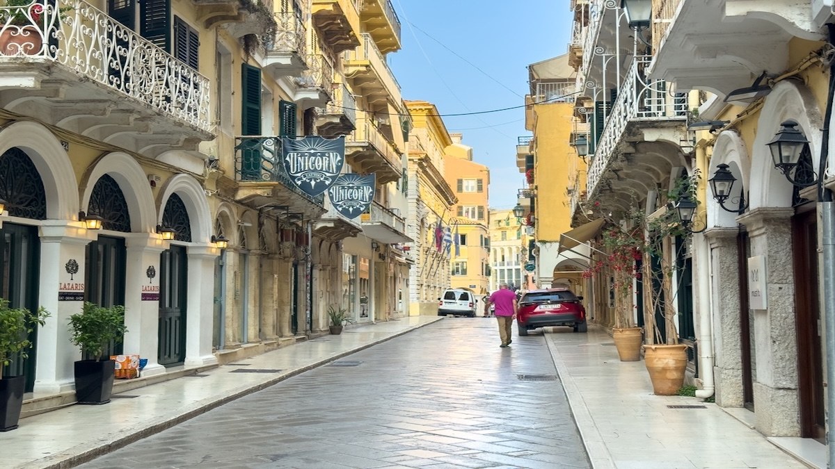 A Broad Approach in a Narrow Market
