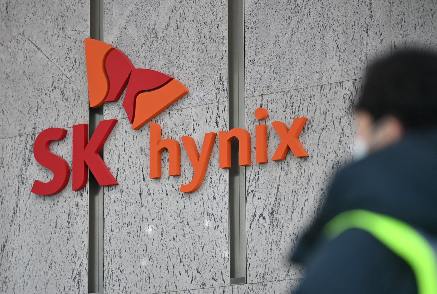 Where Jim Cramer stands on SK Hynix's massive offering