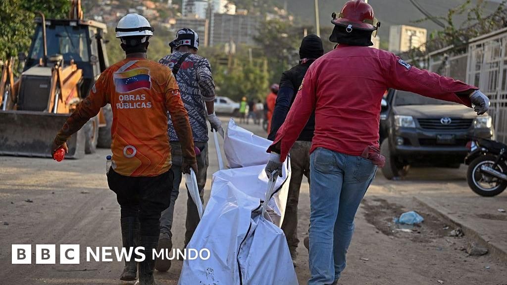 "Pasé de diseñar ropa artesanal a hacer bolsas mortuorias": los venezolanos que asisten a las víctimas del doble terremoto con sus propios recursos