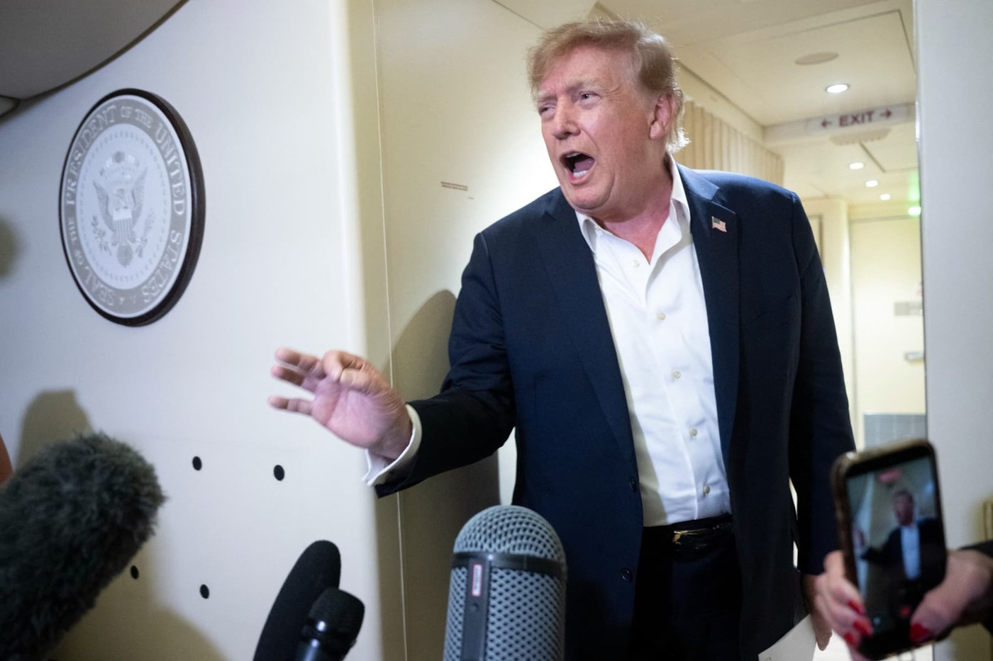 Trump afirma que no es necesario regular más la inteligencia artificial y arremete contra el director ejecutivo de Anthropic, Dario Amodei