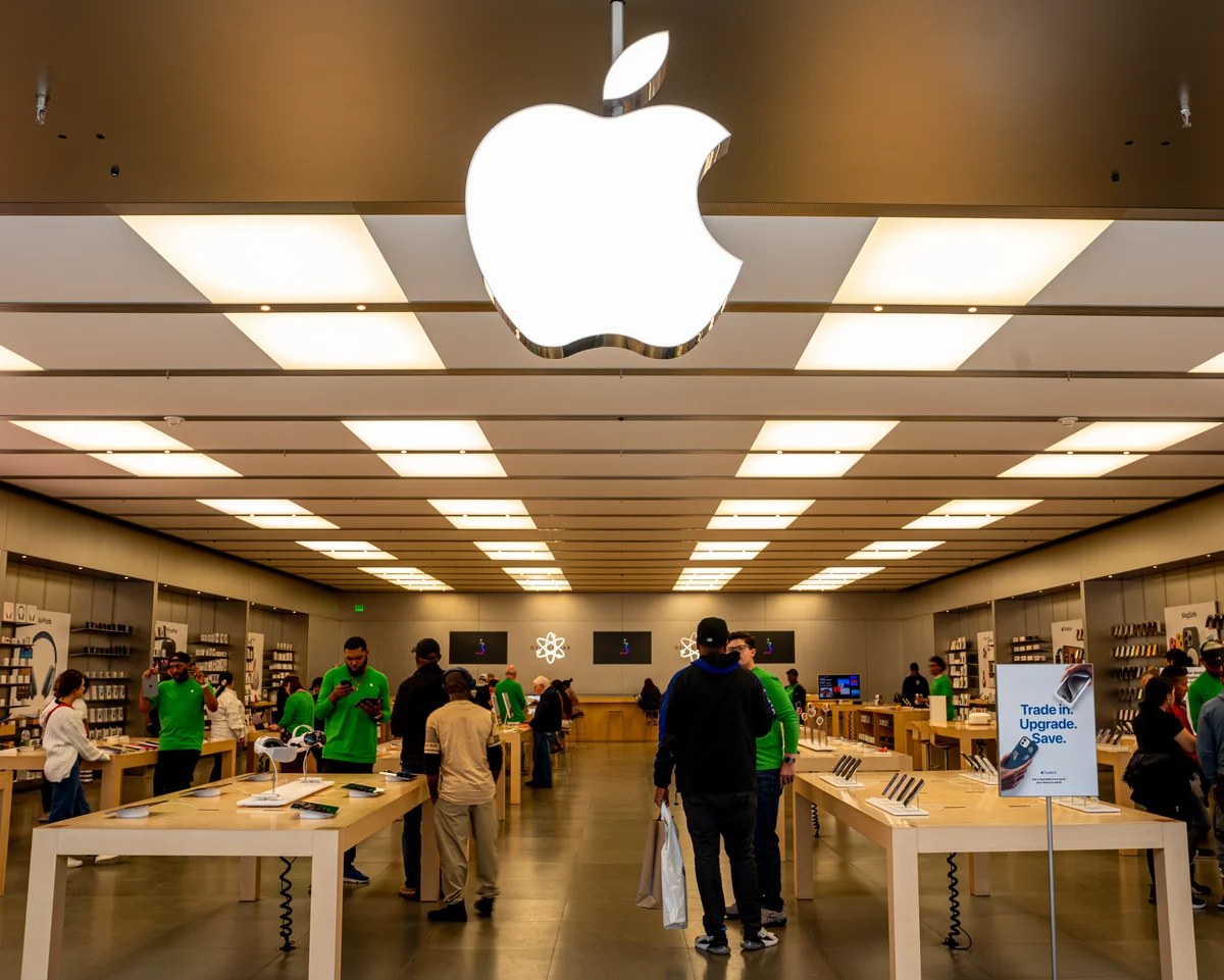 Apple and Amazon report rising revenues as investors turn on some tech stocks