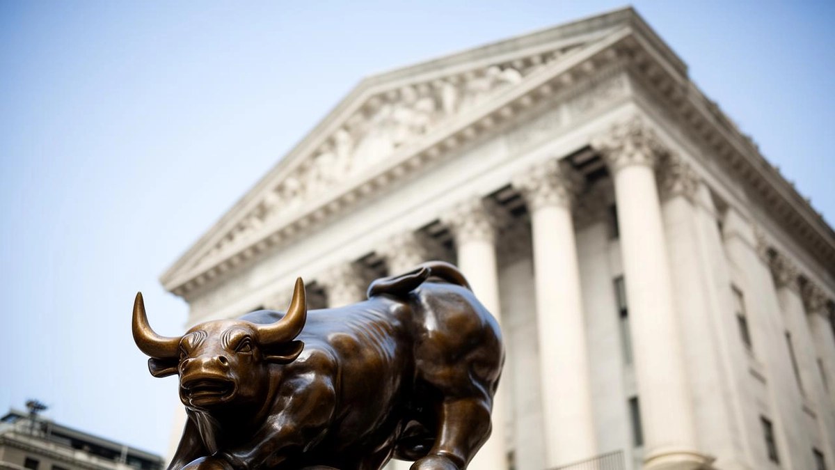 Crude Stock Surprises with Unexpected Increase, Defying Forecasts