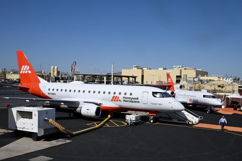 We're downgrading Honeywell Aerospace after a shockingly bad earnings debut
