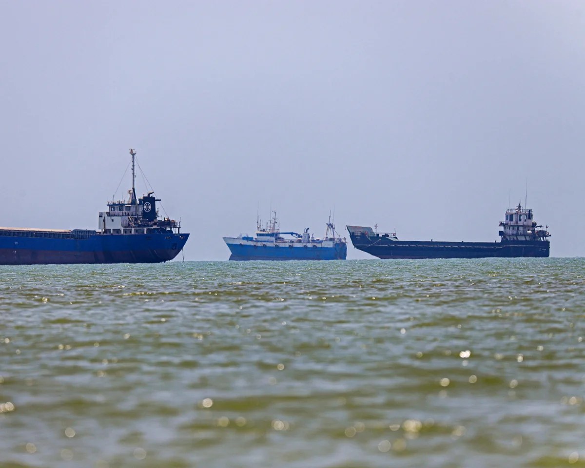 Oil prices leap and stocks fall amid US-Iran strikes over Hormuz
