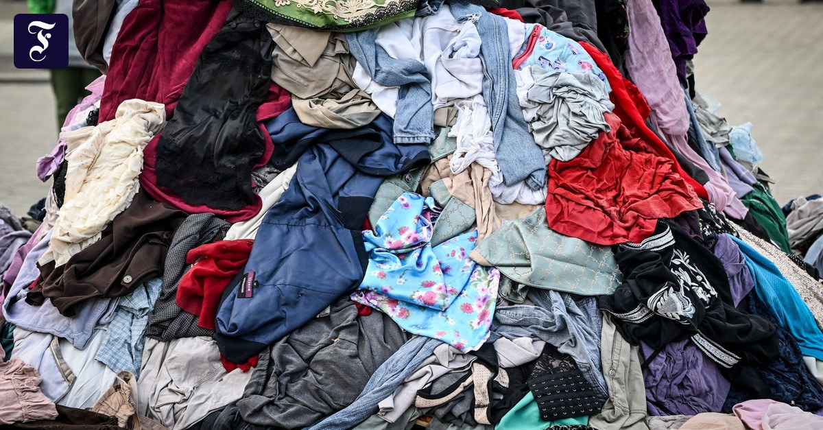 Modebranche: Große Firmen dürfen unverkaufte Kleidung nicht mehr wegwerfen