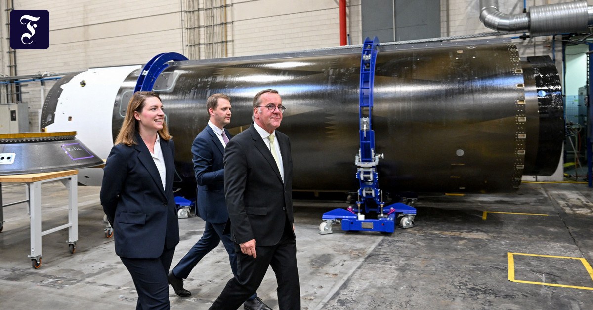 Besuch bei Isar Aerospace: Pistorius will einen Raketenstartplatz für die Bundeswehr