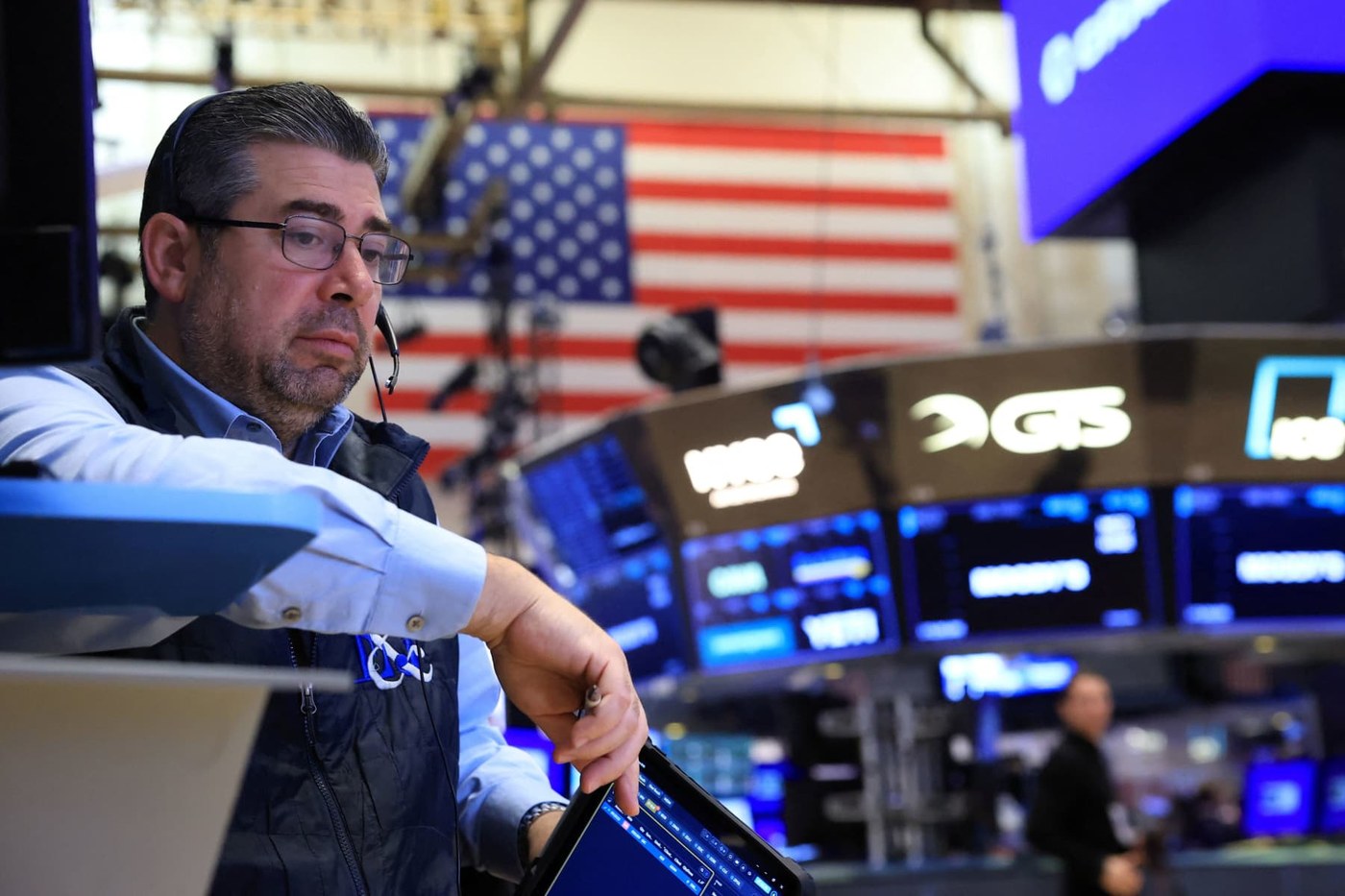 Treasury yields ease as inflation concerns persist