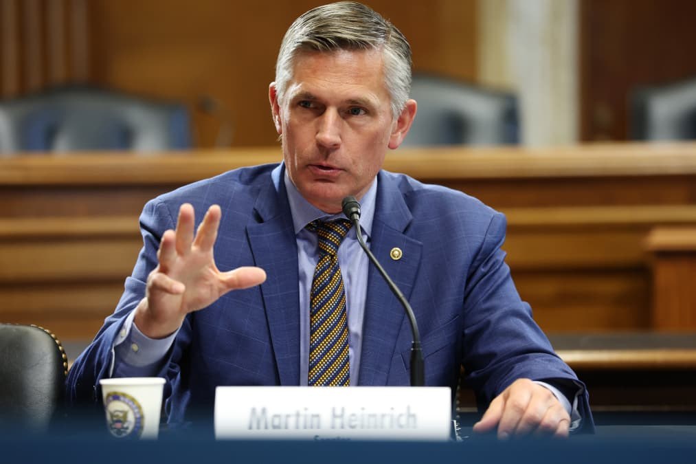 Top Democrat proposes killing tax breaks for overseas oil production