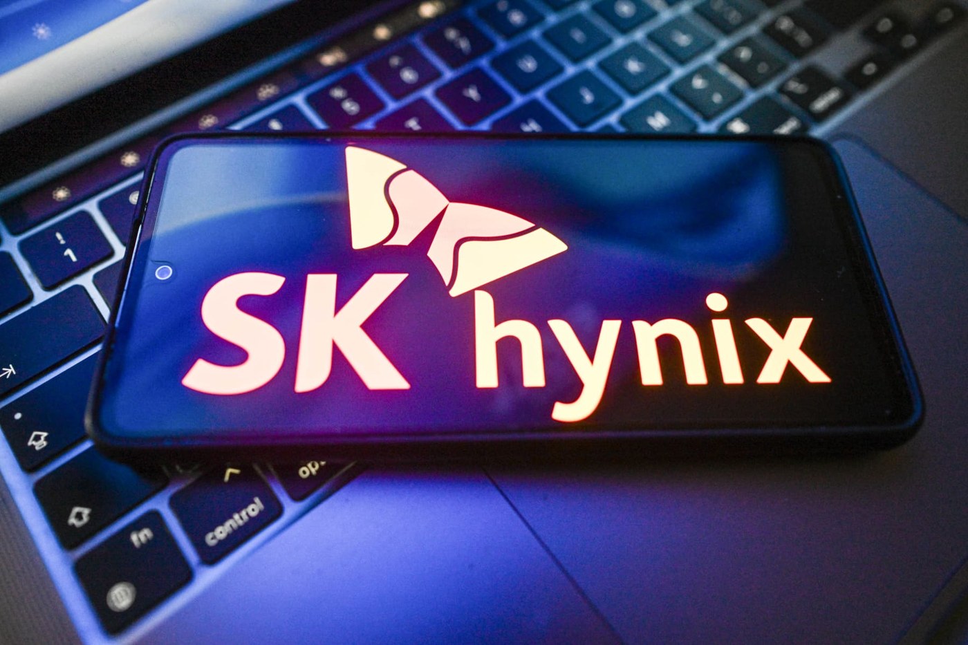 SK Hynix shares surge 25%, while Samsung soars over 20% as AI rally roars back
