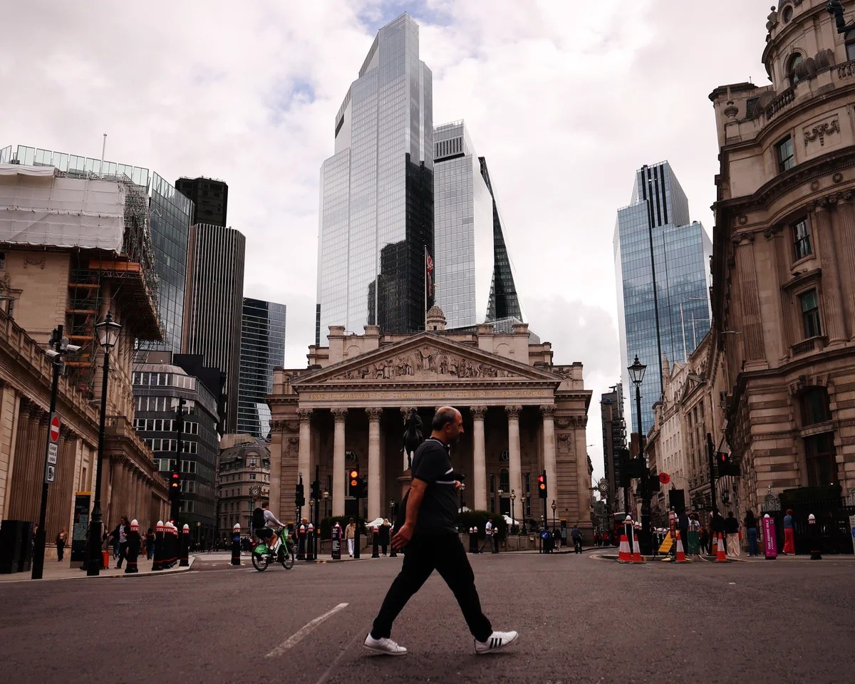 Bank governor urges John Healey to use budget to allay market fears amid bond turmoil