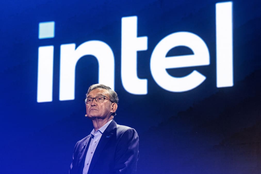 Intel stock plunges 21% as chipmaker blames PC slowdown for weak guidance